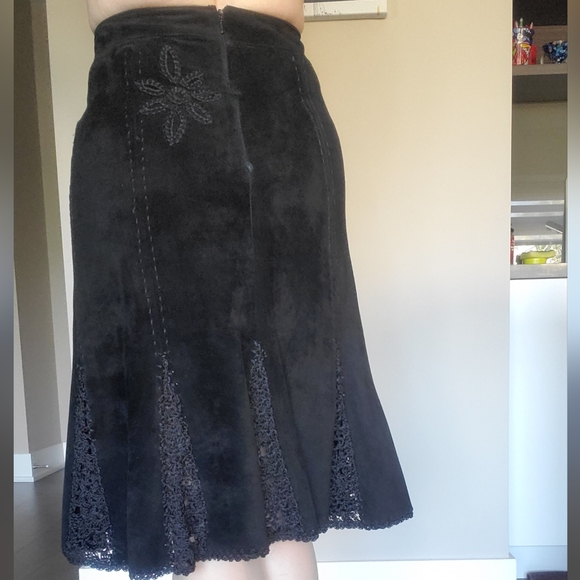 ๐ HOST PICK ๐ Danier Suede A-line Skirt - Picture 10 of 17